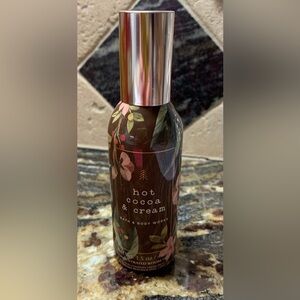 Bath & Body Works Hot Cocoa & Cream Room Spray- Brown with Floral Design